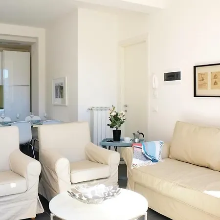 Two-bedroom In Lerici Appartement